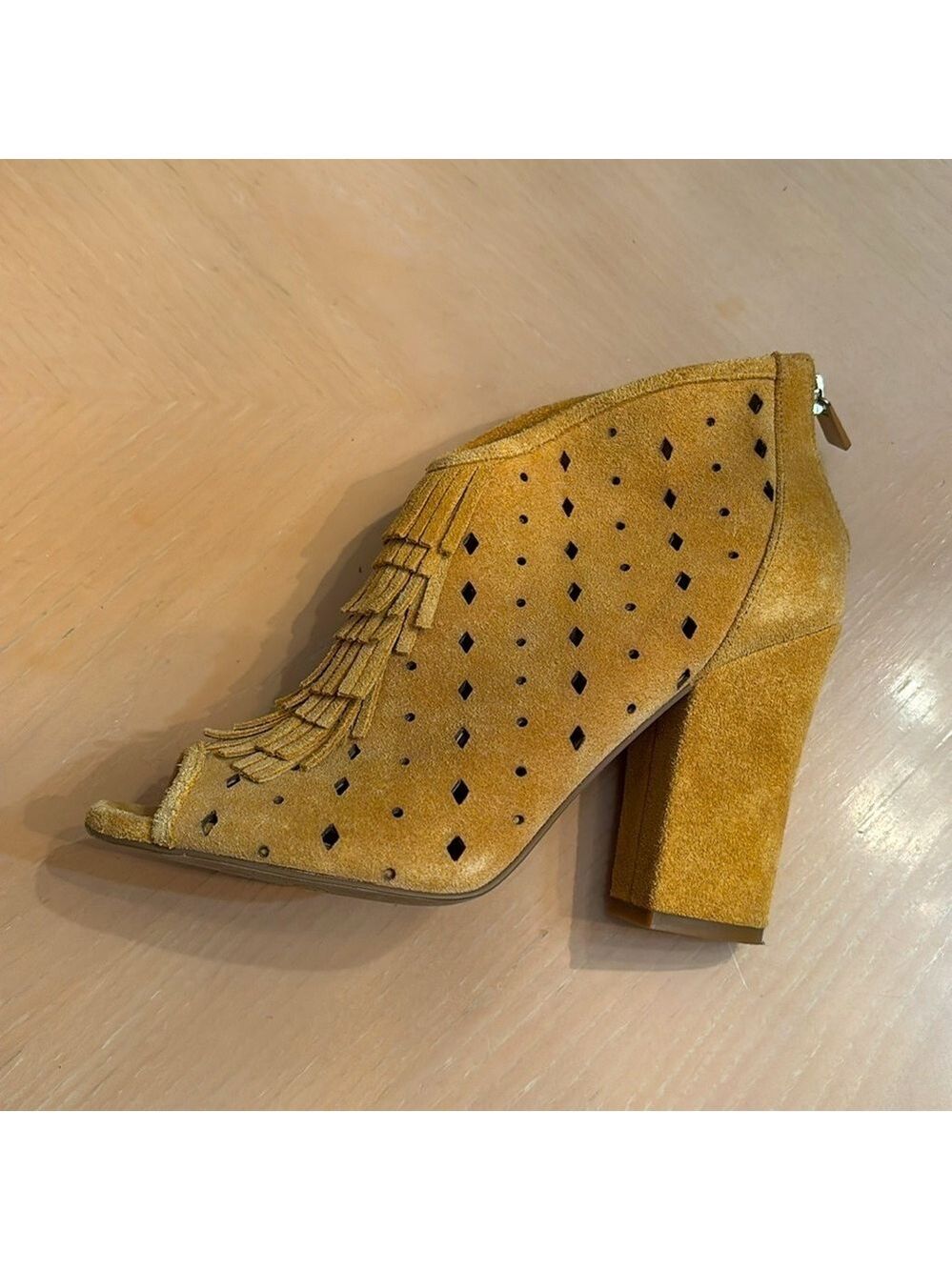 Jessica Simpson Gold Suede Fringed Peep-Toe Ankle Boots - Size 5.5 - Picture 3 of 8